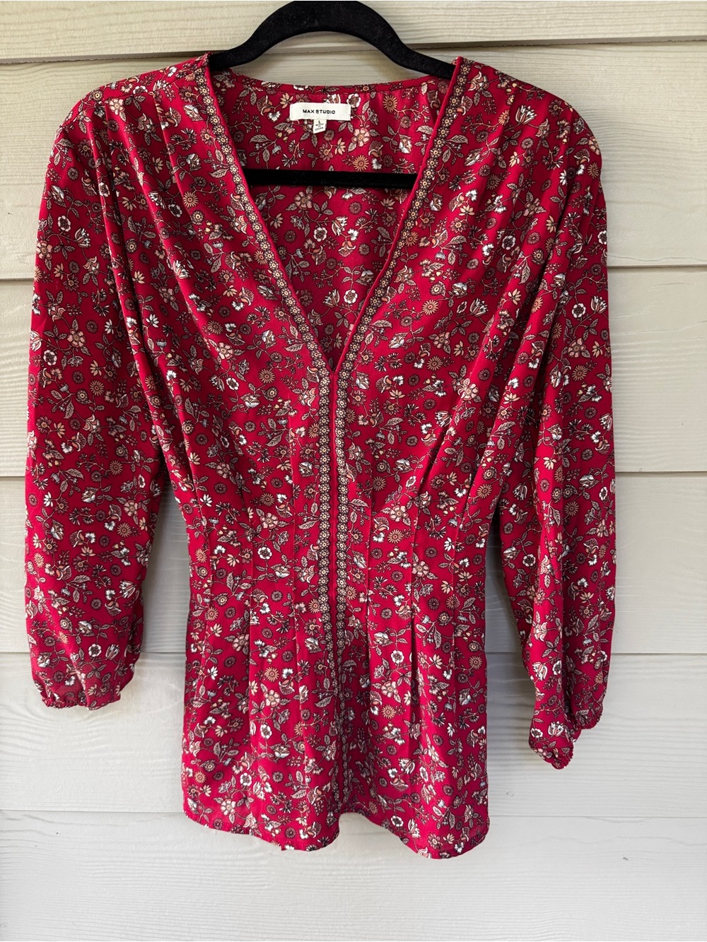 Max Studio floral blouse Womens L Red Floral Boho V Neck Long Sleeve
